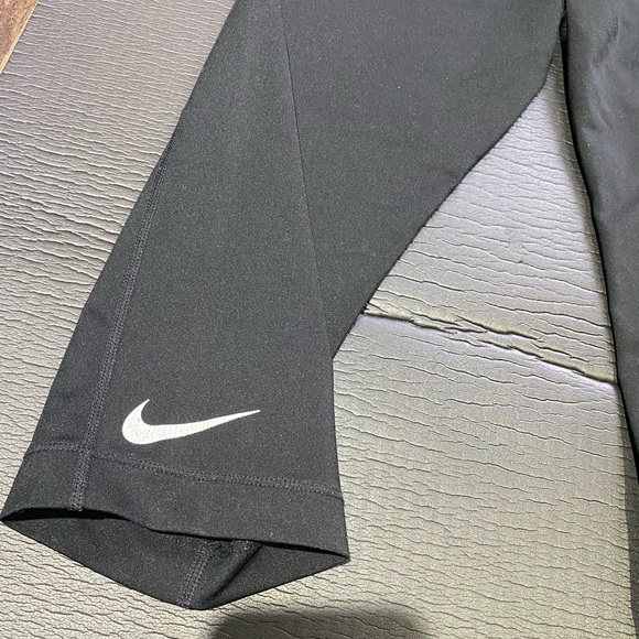 Nike leggings three quarter length - Picture 3 of 3